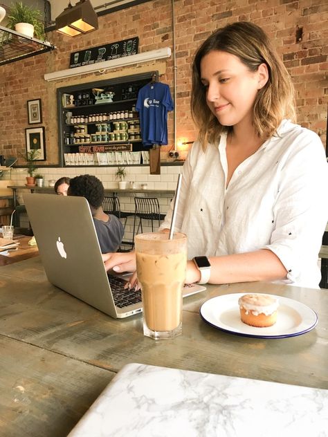 Having Coffee With Friends, Work Moodboard, Work For Yourself, Coffee Shop Photography, Cute Coffee Shop, Shop Photography, Photo Editing Vsco, Work Pictures, Coffee Business