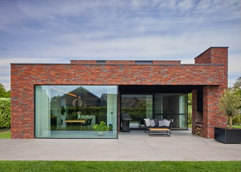 house cn • ArchitectureStudio Segers Modern Brick House Exterior, Modern Brick House, Loft Style Apartments, Flat Roof House, Tiny House Loft, Casa Country, Building House Plans Designs, House Extension Design, Modern House Facades