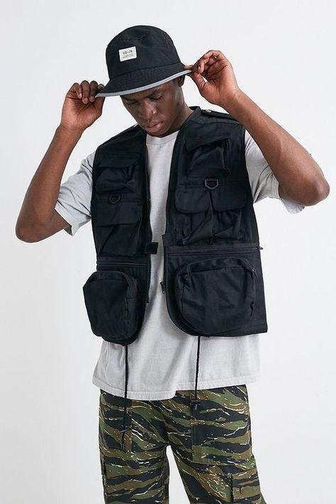 Vest Outfits Men, Puffer Vest Outfit, Travel Vest, Mens Vest Fashion, Black Men Fashion Casual, Teen Boy Outfits, Vest Outfit, Utility Vest, Fashion Everyday