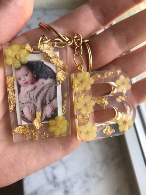 Resin Photo Keychain Ideas, Resin Photo Keychain, Keychain Picture, Person Picture, Diy Resin Keychain, Handbag School, Key House, Picture Keychain, Resin Photo