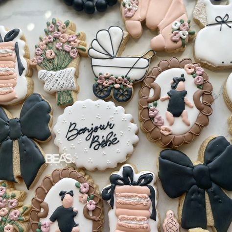 🖤Bonjour Bébé 🖤 Oh la la I’m loving this beautiful black and white Paris themed baby shower cookies 😍🥐🖤💐 Love when my clients give creative freedom so I can make unique and beautiful sets for their special event. I really love what I do 🖤🥐 💐 Inspiration from one of my favorite cookie artist 🖤 @hartworkcookieco #cookies #sugarcookies #cookiesofinstagram #paristheme #paristhemebabyshower #babyshowercookies #cookieart #cookier Bonjour Bebe Shower Theme, Paris Baby Shower Theme, Parisian Baby Showers, Black And White Paris, Paris Baby Shower, Bebe Shower, Paris Themed, Shower Cookies, Shower Inspiration