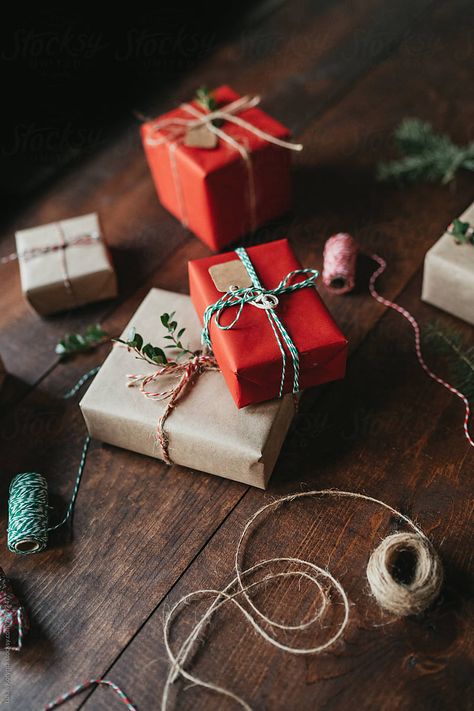 Rustic Christmas Wrapping, Rustic Christmas Gifts, Stash Box, Christmas Decorations Rustic, Christmas Gift Wrapping, Christmas 2024, Christmas Wrapping, Christmas Inspiration, Rustic Christmas