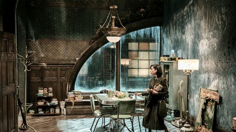 Production designer Paul D. Austerberry reveals the meticulous detail that went into del Toro’s latest film. Entrance Apartment, Shape Of Water, The Shape Of Water, Film Design, Design Presentation, Production Design, Scenic Design, Movie Sets, Film Set