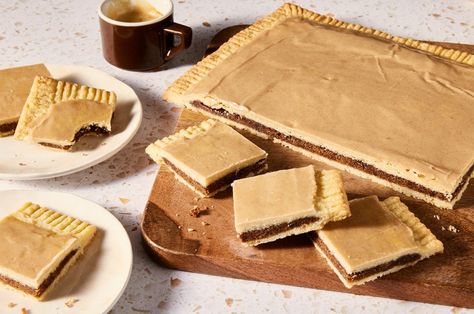 Giant Brown Sugar Cinnamon Pop Tart Recipe | King Arthur Baking: This homemade pop tart is nearly 12 times the size of the original and at least 100 times more delicious. The buttery, sweet crust is filled with brown sugar and cinnamon and then generously frosted. Make this giant pop tart for your next brunch! Holiday Breakfast Recipes, Recipes To Bake, Poptart Recipe, Yeast Starter, Food Justice, King Arthur Baking, Pop Tart, Sweet Dough, British Baking