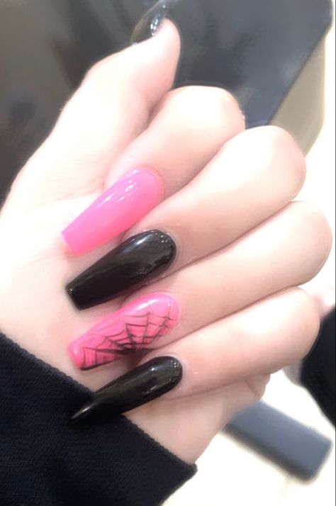 Aesthetic Monster High, Monster High Nails, Aesthetic Monster, Draculaura Aesthetic, Paznokcie Hello Kitty, Punk Nails, Gothic Nails, Goth Nails, Grunge Nails