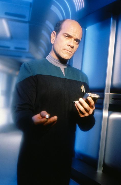 Robert Picardo as The Doctor in Star Trek Voyager Robert Picardo, Star Trek Uniforms, United Federation Of Planets, Star Trek Tv, Star Trek Images, Star Trek Characters, Science Fiction Movies, Star Trek Voyager, Star Trek Universe