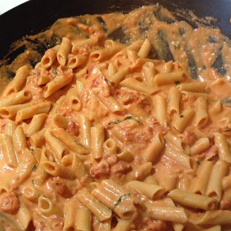 Penne Russo a la Vodka Pasta A La Vodka, Penne Alla Vodka, Alla Vodka, Vodka Recipes, Vodka Sauce, Penne Pasta, Main Dish Recipes, Gnocchi, Pasta Dishes