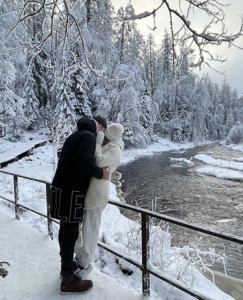 Winter Couple Pictures, Christmas Couple Photos, Snow Couple, Snow Photoshoot, Snow Pictures, Snow Trip, Winter Photo, Winter Photos, Winter Love