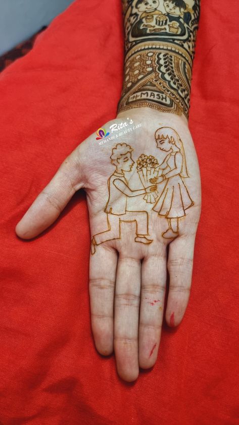 Bride Groom Mehendi Figures, Engagement Mehendi Figures, Latest Mehndi Designs Wedding, Couple Proposal, Palm Mehndi Design, Flower Pattern Drawing, Mehndi Designs Bridal Hands, Full Hand Mehndi, Latest Henna Designs