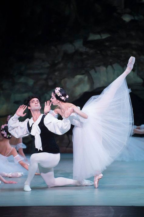 The Washington Ballet's Venus Villa and Rolando Sarabia in 'Les Sylphides' - Photo by media4artists, Theo Kossenas Les Sylphides, La Sylphide, Classical Paintings, Ballet Poses, Dance Tights, Fire Bird, Adventures In Wonderland, Swan Lake, Romeo And Juliet