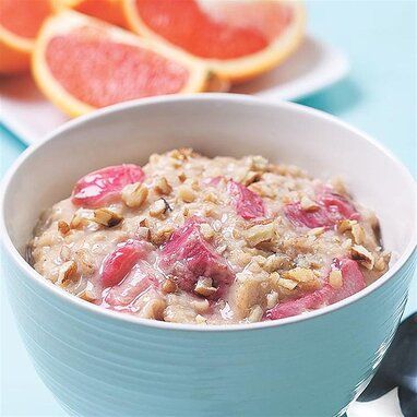 Rhubarb Oatmeal, Maple Syrup Recipes, Grain Recipes, Breakfast Porridge, Low Calorie Breakfast, Porridge Recipes, Dessert Smoothie, Rhubarb Recipes, Dash Diet