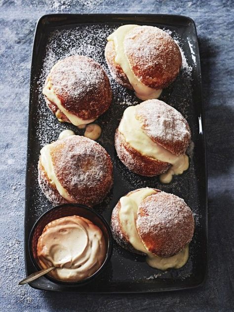 Brioche Doughnuts with Coffee Cream Brioche Doughnuts, Cronut, Breakfast And Brunch, Coffee Cream, Donut Recipes, Beignets, Flan, Just Desserts, Cooking Tips