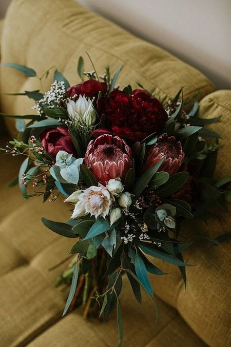 moody wedding bouquet with deep red proteas #wedding #weddings #weddingbouquets #weddingtables #himisspuff Magnolia Leaf Bouquet, Eucalyptus Wedding Bouquet, Protea Wedding, Wedding Flower Trends, Boda Diy, Red Bouquet Wedding, Knot Tying, Sisters Wedding, Red Bouquet