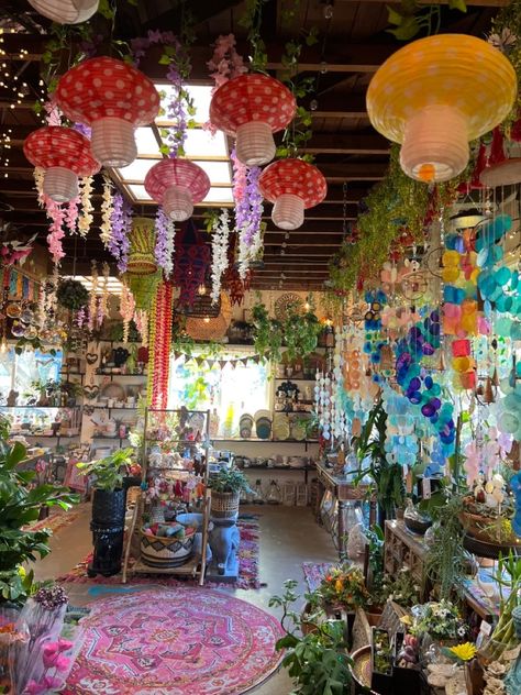 Boho Art Room Ideas, Hippy Room Diy, Hippy Aesthetic Room, Cluttercore House, Colorful Cluttercore, Hippy Room Aesthetic, Hippie House Aesthetic, Hippie Aesthetic Bedroom, Hippie Apartment Decor