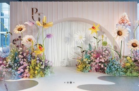 Bohemian Wedding Decorations, Booth Wedding, Photo Backdrop Wedding, Wedding Backdrop Design, Wedding Backdrop Decorations, Wedding Design Decoration, Paper Flower Backdrop, Wedding Stage Decorations, Giant Flowers