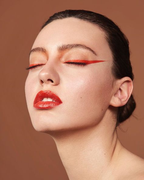 Red Face Makeup, High Fashion Makeup Looks, Makeup Portrait Photography, High Fashion Makeup Editorial, Beauty Editorial Photography, Editorial Makeup Photography, Fashion Editorial Makeup, Foto Editorial, Makeup Editorial