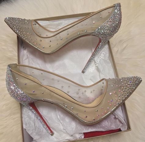 Glamour Queen Kasut Pengantin, Tas Louis Vuitton, Spring Shoes Women, Beige High Heels, Crystal Pumps, High Heels Boots, Sparkle Shoes, Prom Heels, Grace Loves Lace