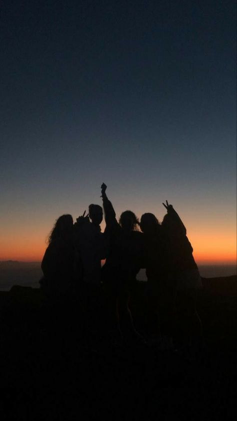 Sunset With Friends Aesthetic, Best Friends Asethic, Friends Sunset Aesthetic, Friends Asthethic Pics, Friendgroup Aesthetic Faceless, Friends Asthetics Photos, Friends Profile Pics, Friend Asthetic Picture, Affirmation For Friends