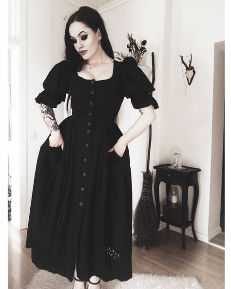 Battle Witch, Goth Cottagecore, Dark Clothing, Goth Clothes, Making Clothes, Cottagecore Outfits, Cottagecore Fashion, Fashion Goals, Witchy Fashion