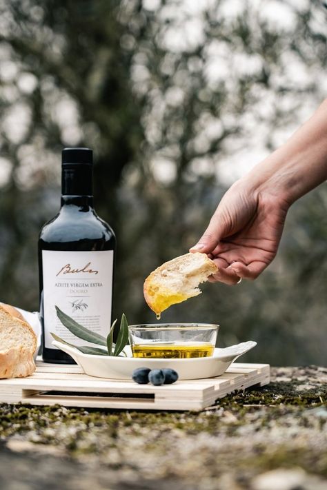 Olive Oil Food Photography, Luxury Food Photography, Olive Oil Bottle Ideas, Wine Bottle Photoshoot, Olive Oil Photography, Bottle Photoshoot, Tuscany Food, Oil Photography, Olive Oil Store