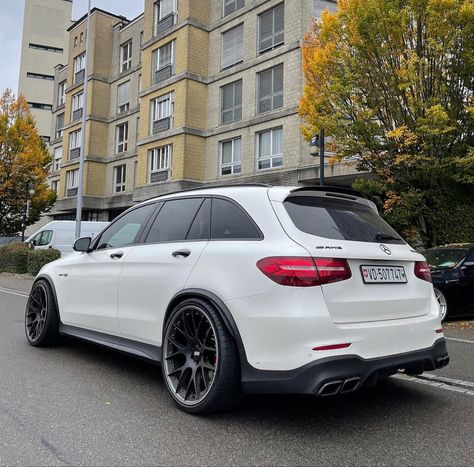 Mercedes Glc 220d 4matic, Mercedes Benz Gle Coupe, Glc Coupe, Mercedes Benz World, Amg Car, New Luxury Cars, Mercedes G Wagon, Crossover Suv, Mercedes Benz Glc