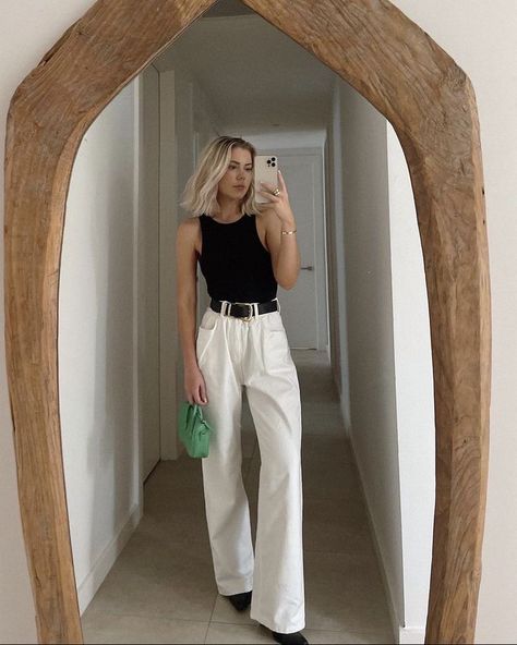 Slacks Outfit, Laura Jade Stone, Business Casual Summer, Elegante Casual, Jade Stone, Business Casual Outfits, Mode Inspiration, Casual Summer Outfits, White Pants