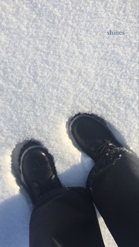 Korean Ulzzang Girl, Boots Selfie, Photoshoot Pictures, Snow Photoshoot, Winter Pins, Nature Photoshoot, Nature Instagram, Korean Ulzzang, Winter Photoshoot