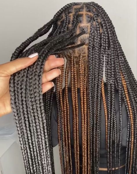 Smeduiem Knotless Peekaboo, Braids Peak A Boo, Peakaboo Braids Brown And Black, Colour 30 Peekaboo Braids, Knotless Box Braids Peek A Boo Color Brown, Peek A Boo Braids Brown, Peakboo Braids Long, Braided Hairstyles For Black Women Peek A Boo, Peekaboo Braids With Brown