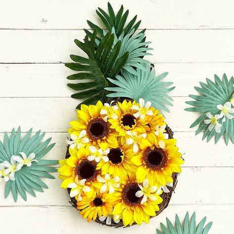 Sunny Pineapple Wreath DIY | Hometalk Recycle Diy Crafts, Pineapple Wreath, Rainbow Succulent, Pineapple Crafts, Diy Pineapple, Recycle Crafts Diy, Tree Template, Creative Wreaths, Mesh Wreath Tutorial