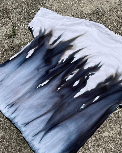 ✨ Results of my gravity dyeing / soda ash experiment I’ll make another post explaining my conclusions and which shirt is which process but for now,,, Lmk which dye pattern you like the best 🖤 (I’m obviously partial considering the cover pic of this post but I’m curious if anyone will like another one better lol) Tie And Dye T Shirt, Tie Dye Patterns Background, Batik Dyeing, Gravity Art, Cool Tie Dye Patterns, Eco Printing Textiles, Indigo Dye Techniques, Tie Dye Shirts Patterns, Diy Tie Dye Techniques