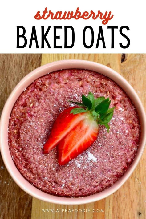 This pink strawberry baked oatmeal is blended and baked to a cake-like consistency with an optional hidden cheesecake center! All you need is just 7 ingredients and under 30 minutes for this, gluten-free, refined-sugar-free, and optionally dairy-free strawberry oatmeal! Pink Healthy Desserts, Strawberry Cheesecake Baked Oatmeal, Strawberry Baked Oats Recipe, Baked Oats Strawberry, Baked Oats Recipes Healthy, Blended Baked Oatmeal, Strawberry Baked Oats, Bake Oats, Strawberry Baked Oatmeal