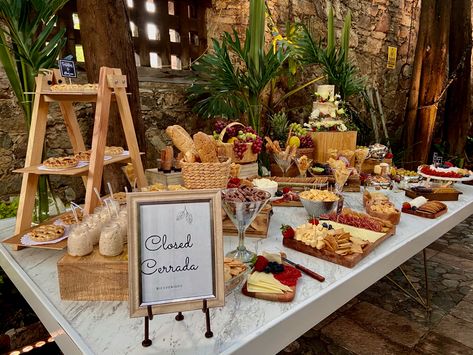 Healthy Buffet Ideas, Tasting Table Design, Eid Breakfast, Food Set Up, Hotel Buffet, Brunch Spread, Decorações Com Comidas, Hotel Breakfast, Party Food Buffet