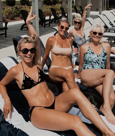 julianne-hough-sister-mum-bikini Julianne Hough Body, Julianne Hugh, Julianna Hough, Dancing With The Stars Pros, Julianne Hough Photo, Jana Kramer, Ballet Photos, Julianne Hough, New Boyfriend