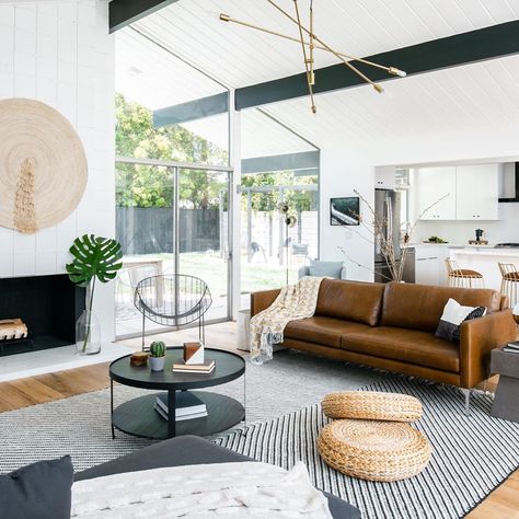 Mid Century Modern Interior Design, Modern Sofa Couch, Eichler Homes, Midcentury Home, Mid Century Modern Sofa, Mid Century Modern Interiors, Mid Century Modern House, Mid Century House, Mid Century Modern Design