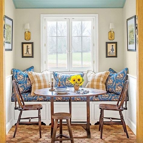 See this Instagram photo by @southernlivingmag • 8,487 likes Kitchen Dining Nook, Window Seat Kitchen, Window Benches, Cottage Style Homes, Casas Coloniales, Style Cottage, Family Dining, Guest Cottage, Dining Nook