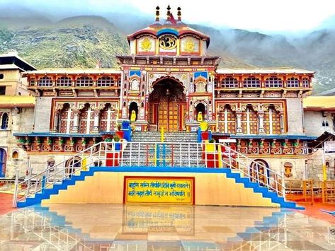 Badrinath Temple, Ram Ji Photo, Full Hd Wallpaper Download, Styrofoam Art, Shivaji Maharaj Hd Wallpaper, Iskcon Krishna, India Travel Places, Indian Temple Architecture, Ram Ji