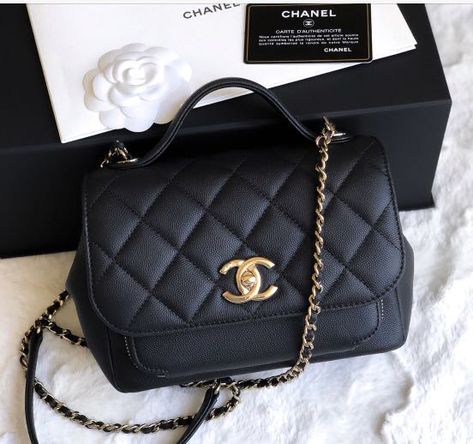 Shoes Bag, Model Fashion, Bag Style, Bago, Chanel Classic, Credit Card, Chanel, Shoulder Bag, Things To Sell