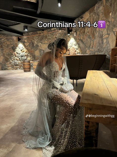 Prom Silver Dress, Veil Christian, Diamond Prom Dresses, Diamond Veil, Crystal Prom Dress, Silver Prom Dress, Silver Makeup, Prom Inspiration, African Prom Dresses