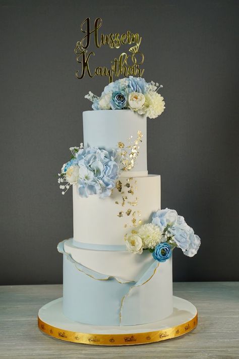 Blue And Gold Wedding Cake, Light Blue Wedding Cake, Debut Cake, Navy Blue Wedding Cakes, Wedding Cake Designs Simple, Blue And Gold Wedding, Wedding Cake Navy, Wedding Cake Display, Beautiful Cake Designs