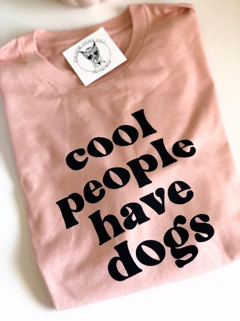 Trendy Dog Mom Shirts, Summer Dog Print Graphic Tee, Doxie Mom, Sublimacion Ideas, Trendy Crew Neck T-shirt With Dog Print, Cool People, Dog Mom Tee, Moms Birthday, Dog Business