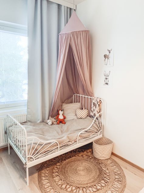 Sister Room Ideas Shared Bedrooms, Ikea Minnen Bed, Minnen Bed, Small Girls Bedrooms, Toddler Bed Girl, Open Space Living Room, Cama Ikea, Nordic Boho, Shared Girls Room