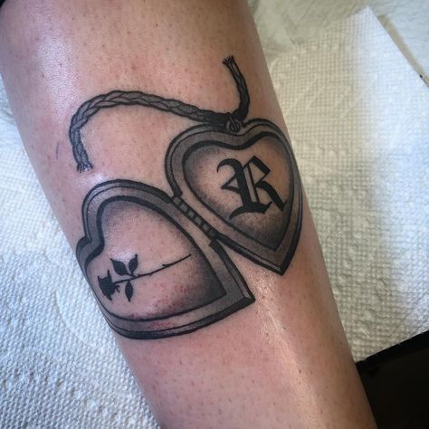 American Traditional Locket Tattoo, Traditional Locket Tattoo, Open Locket Tattoo, Heart Locket Tattoo, Locket Tattoos, Oliver Tree, Tattoo Concepts, Ribbon Tattoos, Traditional Tattoo Sleeve