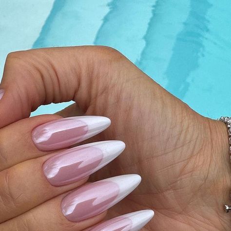 Jet Set Beauty GmbH on Instagram: "Did you try our Glass Chrome ? @esther_jetsetbeauty @dreamnails_by_bigi #jetsetbeautyproducts #jetsetbeauty #glasschromenails #glazeddonutnails #haileybieberstyle #haileybiebernails #naildesign #frenchnails" Baby Pink Nails, Ombre Acrylic Nails, Nails Today, Simple Acrylic Nails, Work Nails, Almond Shape, Glass Nails, Sparkle Nails, Nails Almond