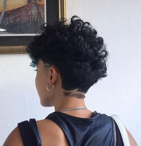 Low Fade Curly Hair Women, Curly Hair Sides Shaved, Womens Buzzcut Fade, Fem Undercut, Side Shave Curly Hair, Haircut For Tomboy, Undercut On Short Hair, Edgy Short Haircuts For Women, Undercut Curly Hair Woman