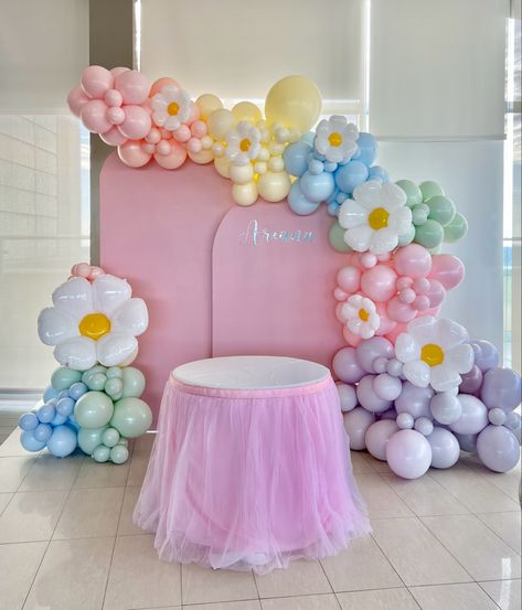 Decoration Buffet, Birthday Decorations At Home, Flower Birthday Party, Baby Birthday Decorations, Daisy Party, Simple Birthday Decorations, 1st Birthday Party Decorations, Birthday Party Theme Decorations, First Birthday Party Themes