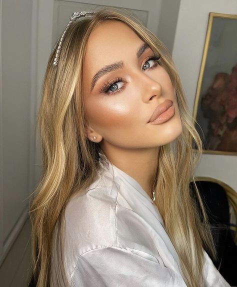 Makeup Natural Glam Make Up Wedding, Glowy Beach Wedding Makeup, Glowy Makeup Blonde Hair Blue Eyes, Glowy Prom Makeup For Blue Eyes, Bride Makeup Glowy, Bronze Wedding Makeup Blue Eyes, Wedding Make Up For Blondes With Blue Eyes, Glowy Makeup Bridal, Glam Bride Makeup Blue Eyes