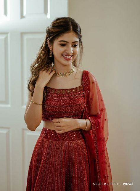 Top 10 Bridal Lehenga Designs! Trending Blouse Designs Lehenga, Legenga Photo Poses, Simple Engagement Lehenga For Bride, Lehenga Neck Designs, Traditional Lehenga Blouse Designs, Lehenga Blouse Designs Bridal, Plain Lehenga Designs, Simple Bridal Lehenga, New Trend Lehenga Designs