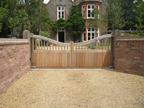 Timber Garden Gates - Roger Gladwell Timber Frame Construction Wooden Electric Gates, Gate Painting, Entrance Gates Driveway, Wooden Gate Designs, Gates Ideas, Wood Gates Driveway, Drive Gates, Driveway Entrance Landscaping, Stone Walls Garden