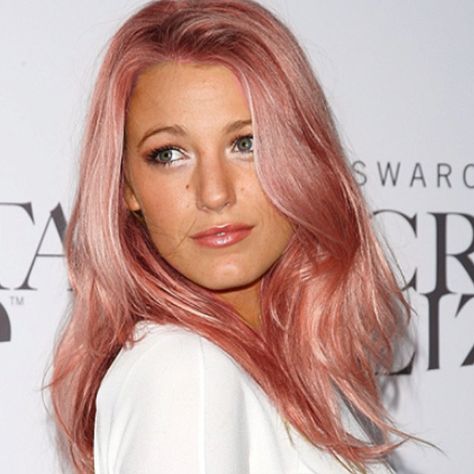 Do not Like,  subtle color streaks in hair - Google Search Blake Lively Hair, Warm Blonde Hair, New Hair Trends, Cool Blonde Hair, Gold Blonde, Hair Color Pastel, Elizabeth Gillies, Rose Gold Hair, Long Blonde