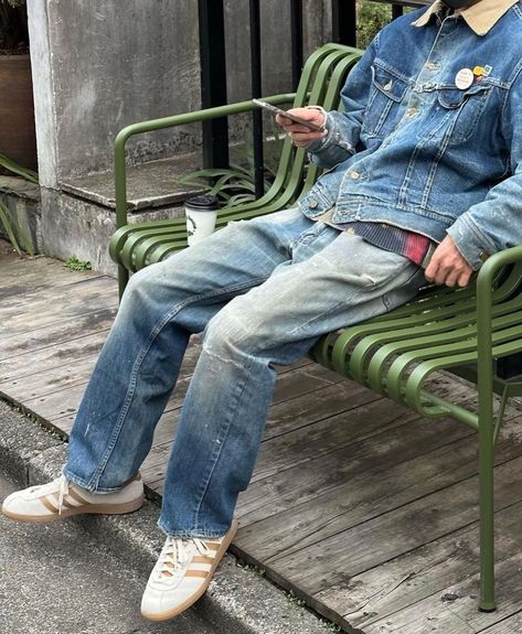 Denim Trucker Jacket Outfit, Trucker Jacket Outfit, Denim Trucker Jacket, Jacket Outfit, Trucker Jacket, Denim Jackets, Clothes Outfits, Fitness Inspo, Jacket Outfits